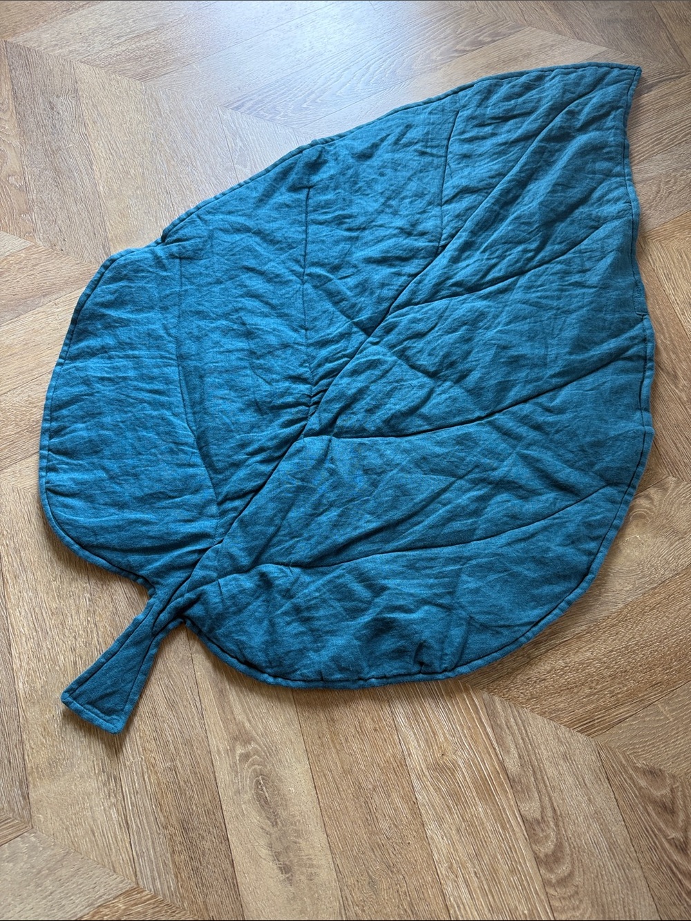 Leaf-Shaped Quilted Floor Mat in Teal